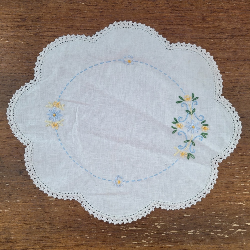 Vintage Small Embroidered Doily White Linen Blue Yellow‎ Floral Scalloped Edge